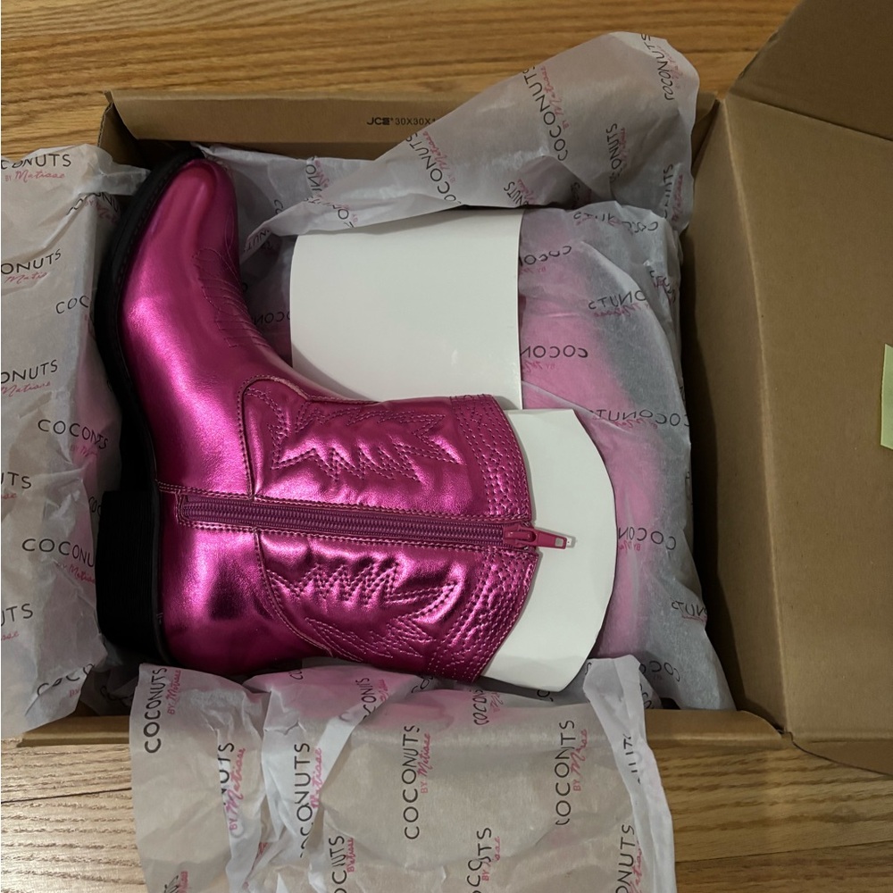 Coconuts by Matisse "Pistol" Ankle Booties - Picture 4 of 6